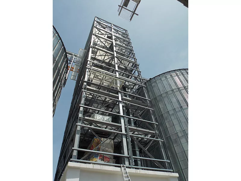 O que torna uma torre de aço essencial na infraestrutura moderna?