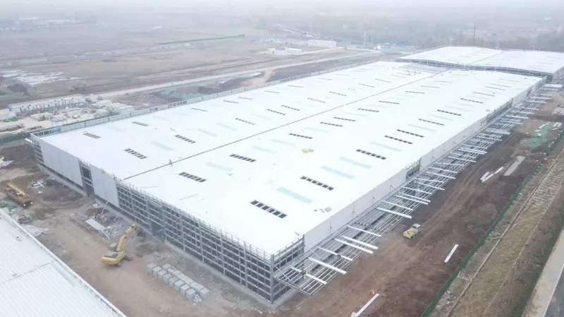 Por que é necessário que uma fábrica de fabricação mecânica com estrutura de aço projete suportes de colunas?