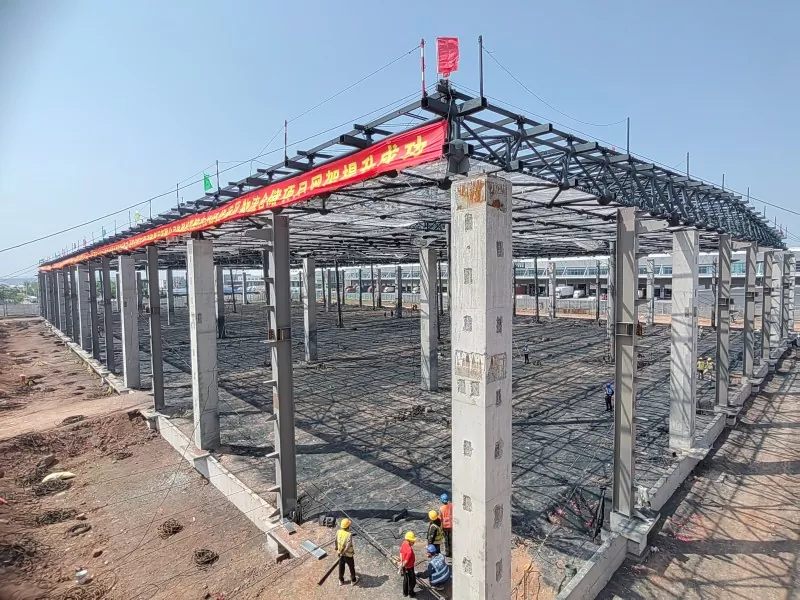 Construção de armazém com estrutura de aço em grande escala
