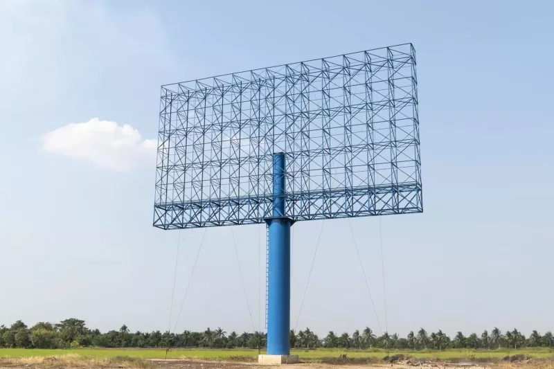 Estrutura de outdoor de aço