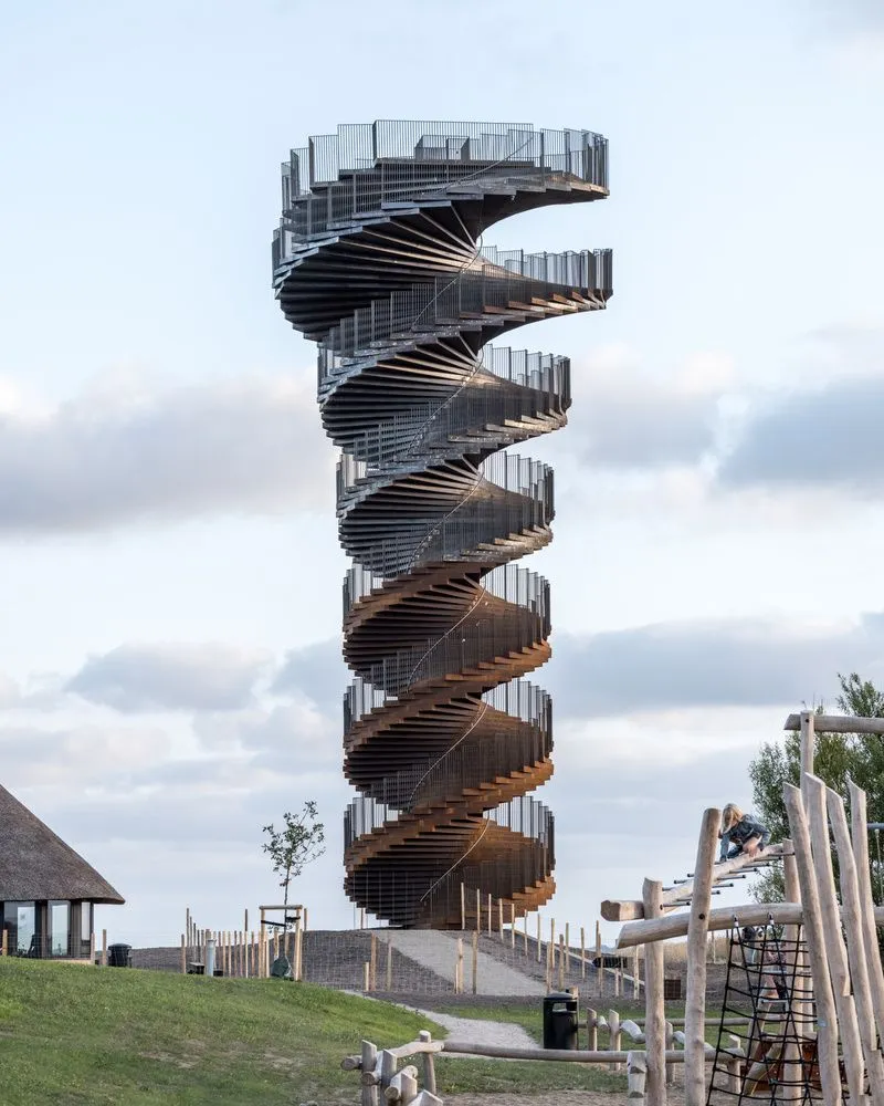 Edifício de torre paisagística de aço