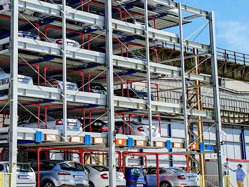 Edifício Integrado com Carregamento de Estacionamento em Aço