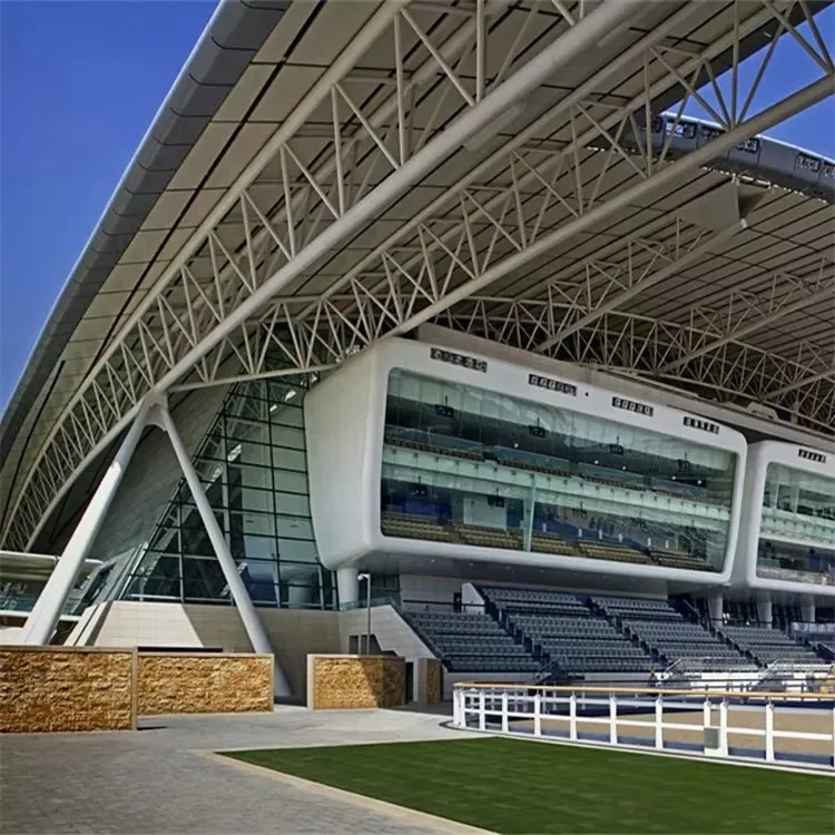 Estádio adotado por treliça de tubo de aço