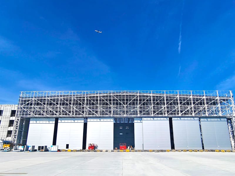 Hangar do Centro de Aviação Civil com Estrutura de Aço