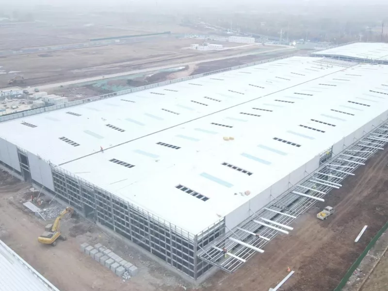 Edifício do Centro de Distribuição com Estrutura Metálica