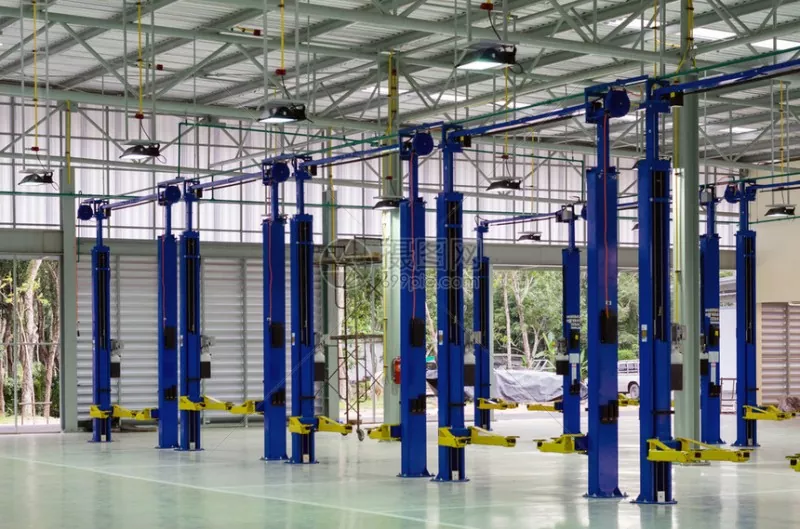 Garagem de manutenção de estrutura de aço