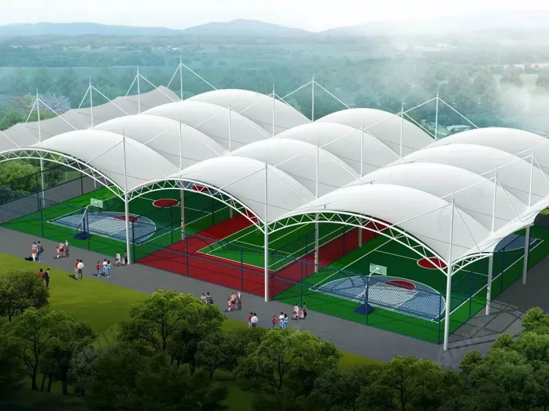 Estádio esportivo ao ar livre com estrutura de aço